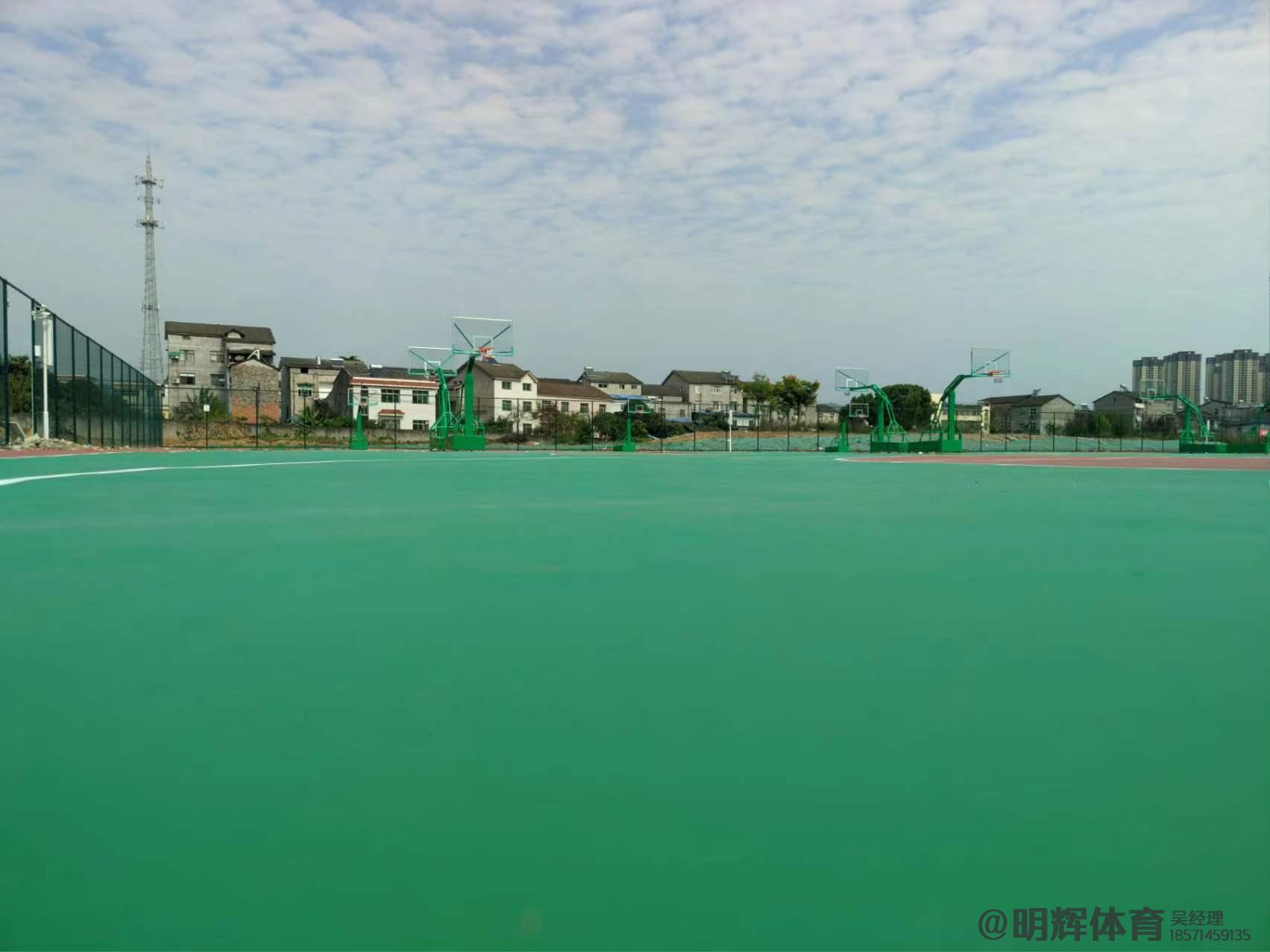 塑胶跑道硬地丙烯酸球场的优缺点