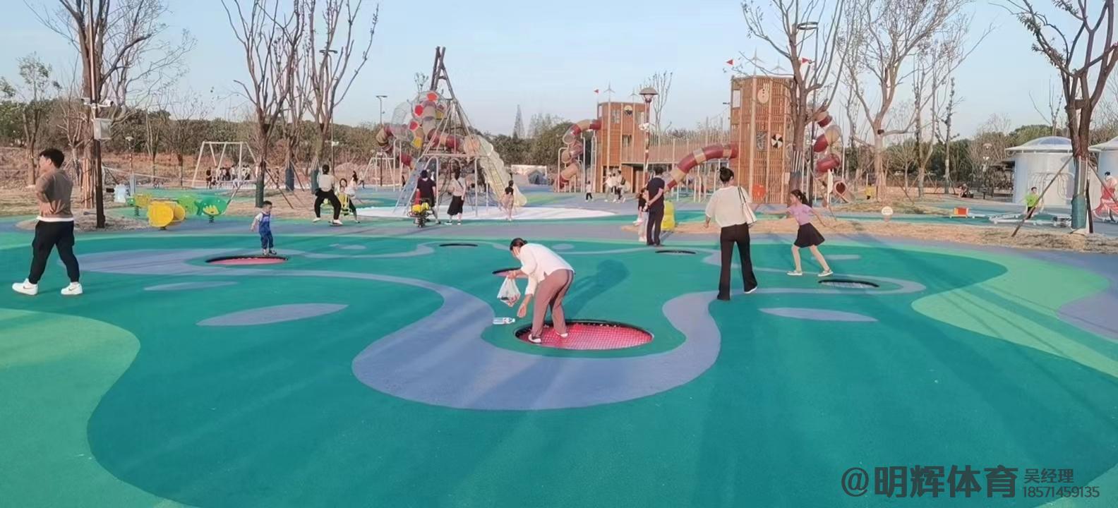 塑胶跑道公园跑道是用什么材料做成的